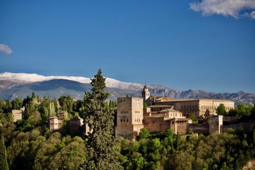 Descubre Granada, Alhambra y Sierra Nevada.