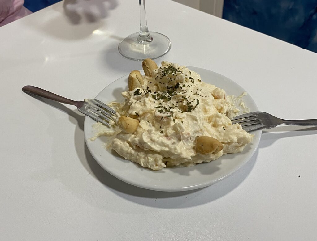 Tapa de Ensaladilla de Gambas en Granada durante visita de dos días